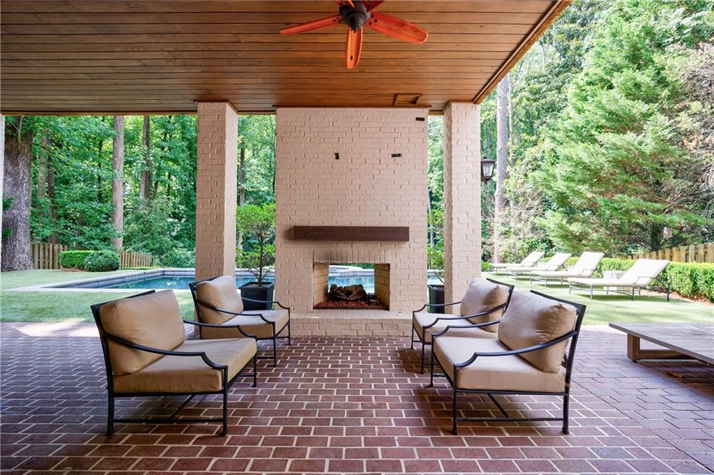 2946 Rockingham Drive NW