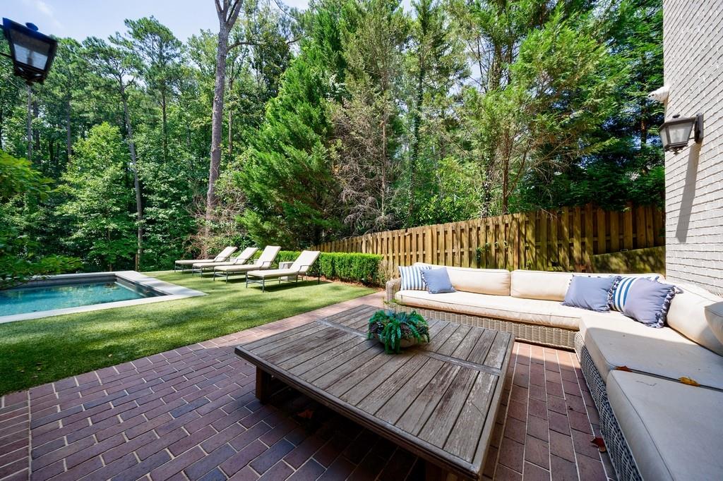 2946 Rockingham Drive NW