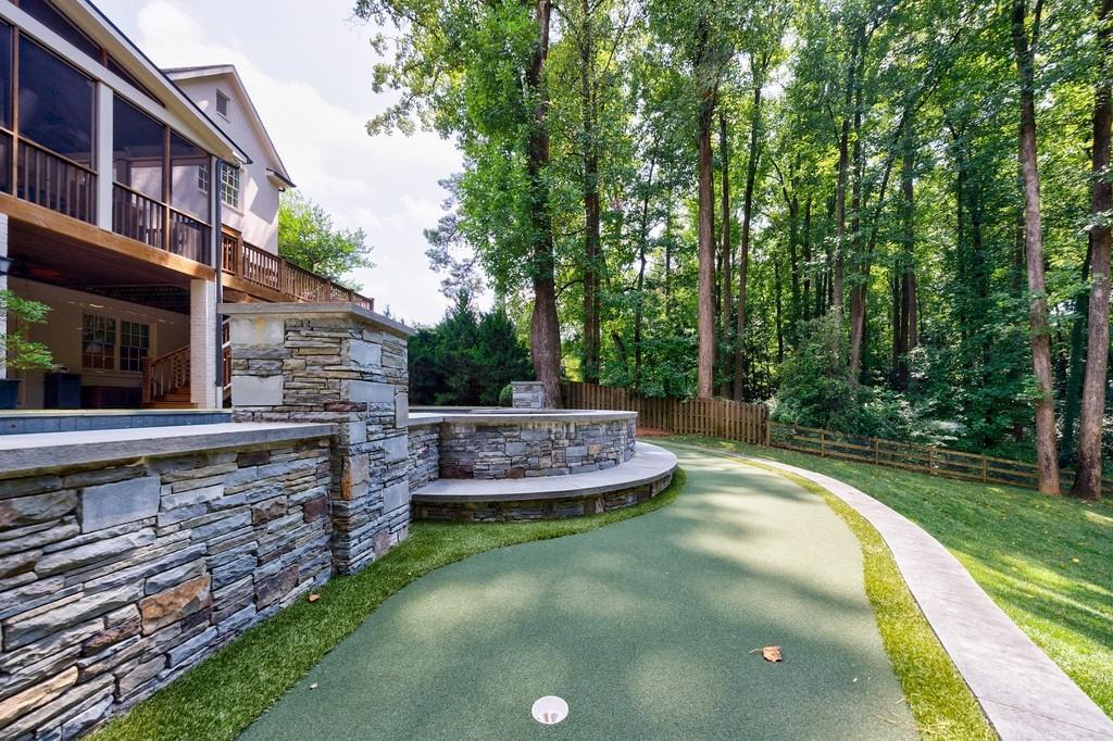 2946 Rockingham Drive NW