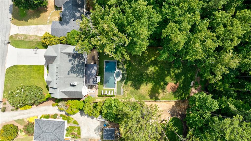 2946 Rockingham Drive NW