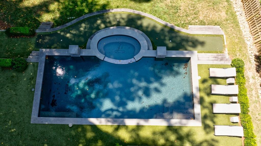 2946 Rockingham Drive NW