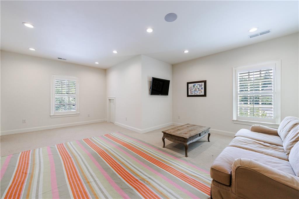 2946 Rockingham Drive NW