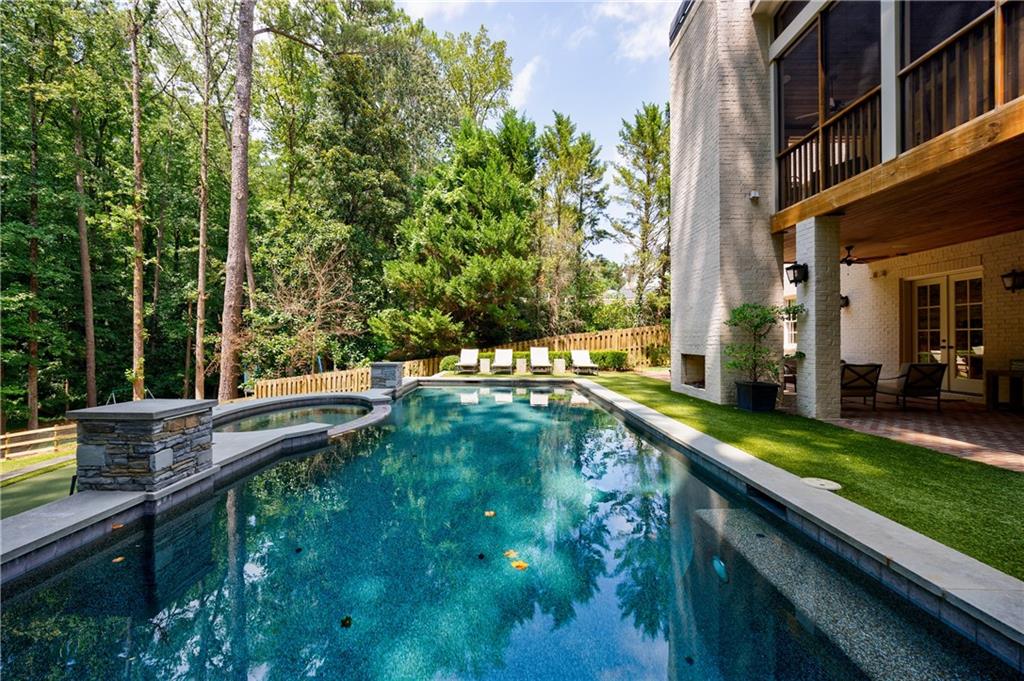 2946 Rockingham Drive NW