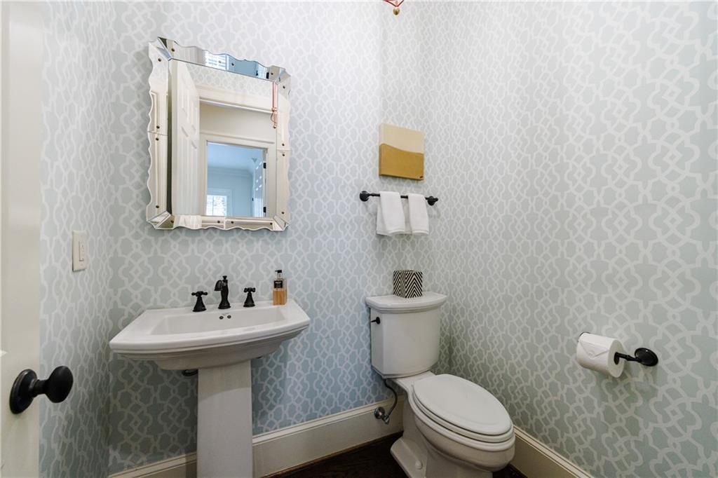 2946 Rockingham Drive NW