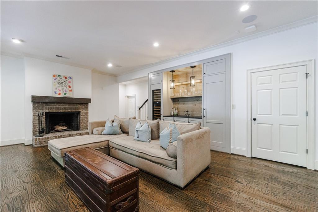 2946 Rockingham Drive NW