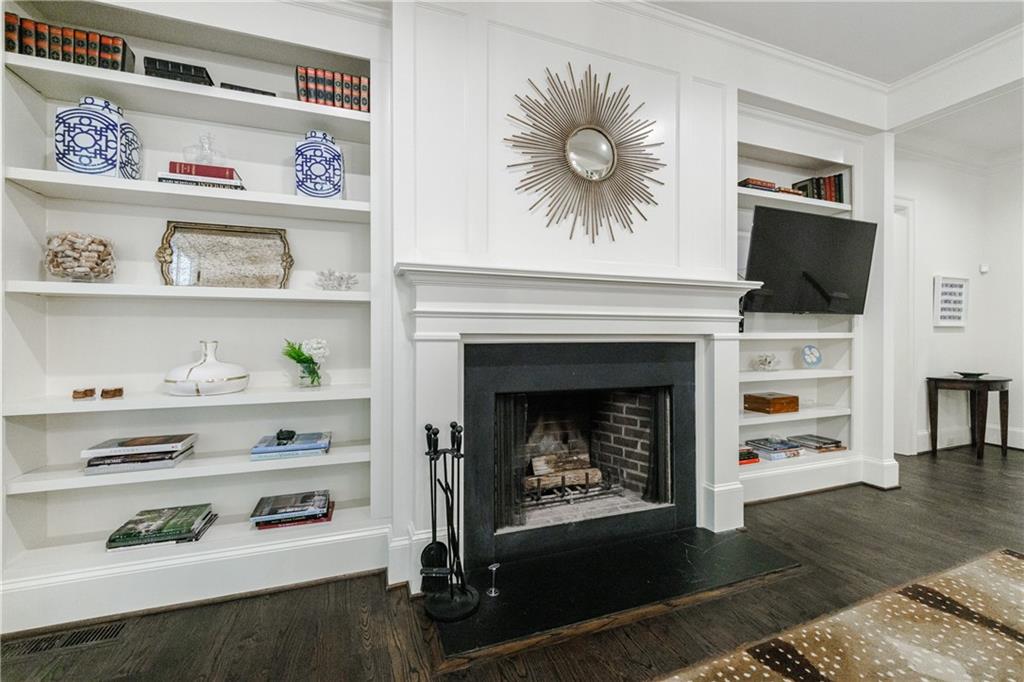 2946 Rockingham Drive NW