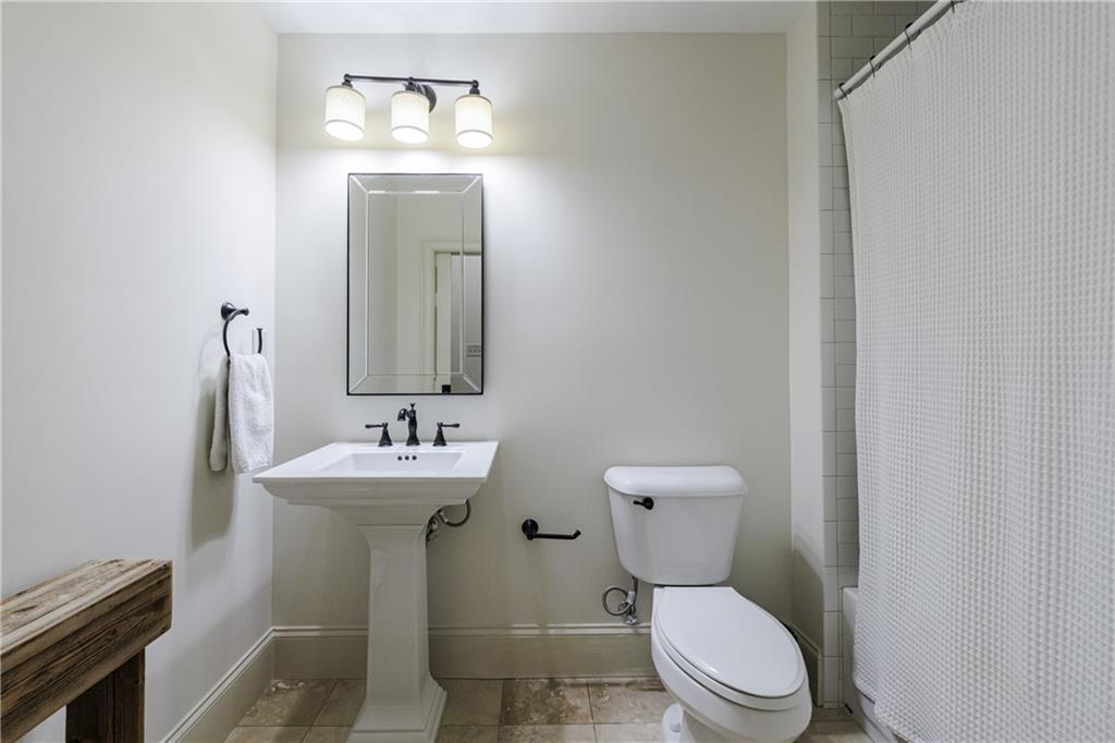 2946 Rockingham Drive NW