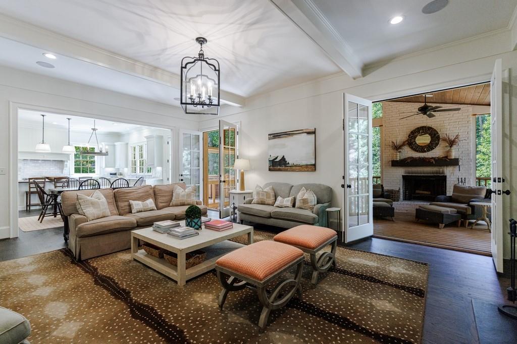 2946 Rockingham Drive NW