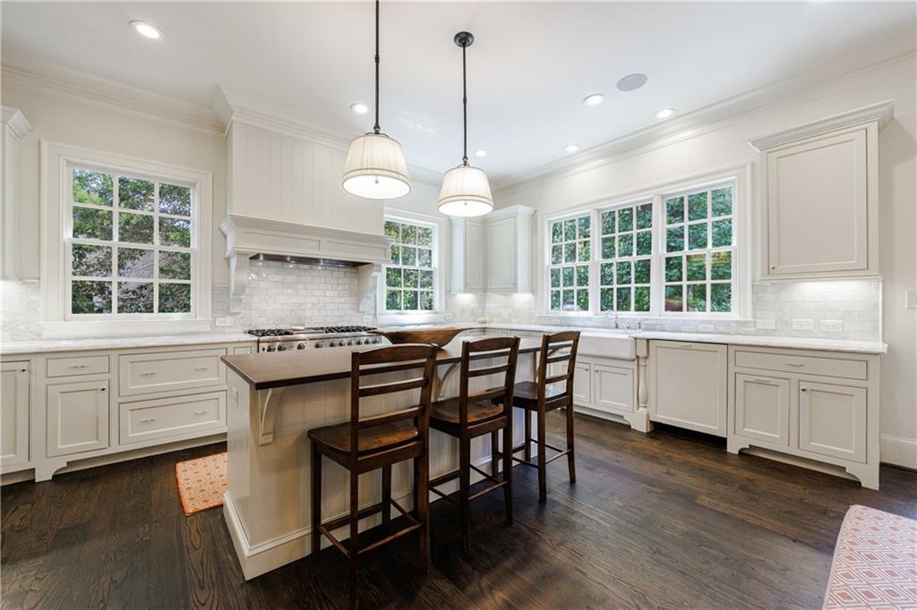 2946 Rockingham Drive NW