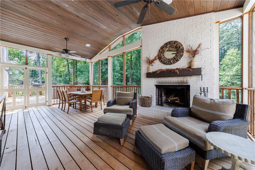 2946 Rockingham Drive NW