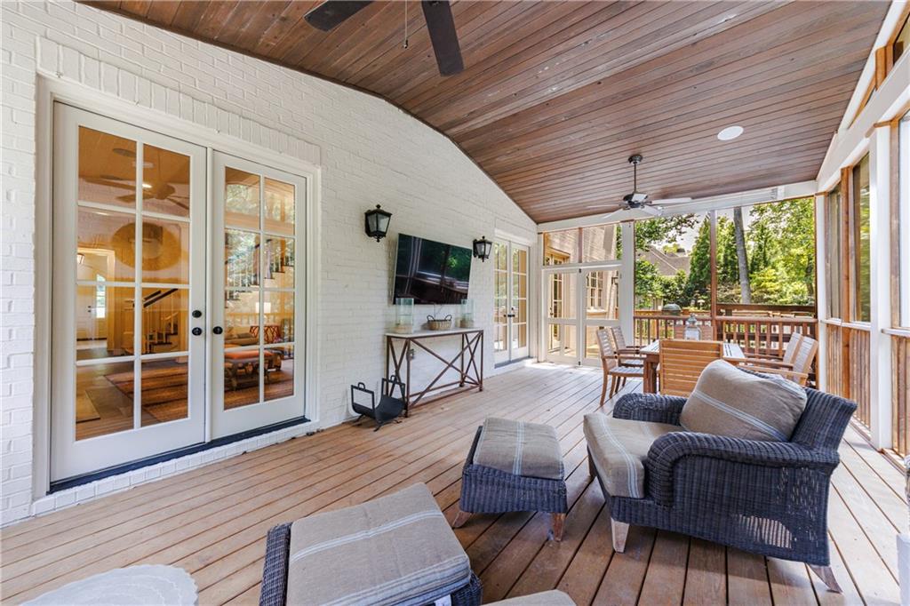 2946 Rockingham Drive NW