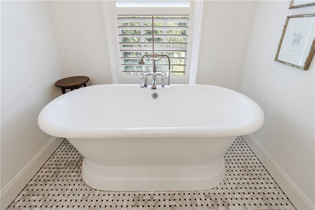 2946 Rockingham Drive NW