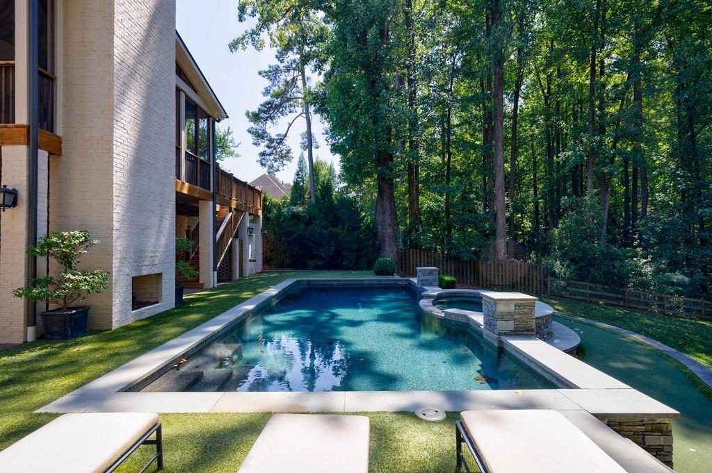 2946 Rockingham Drive NW