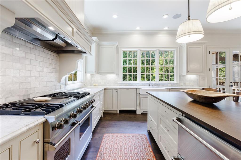 2946 Rockingham Drive NW