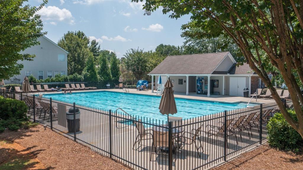 3158 Kirkwood Drive NW