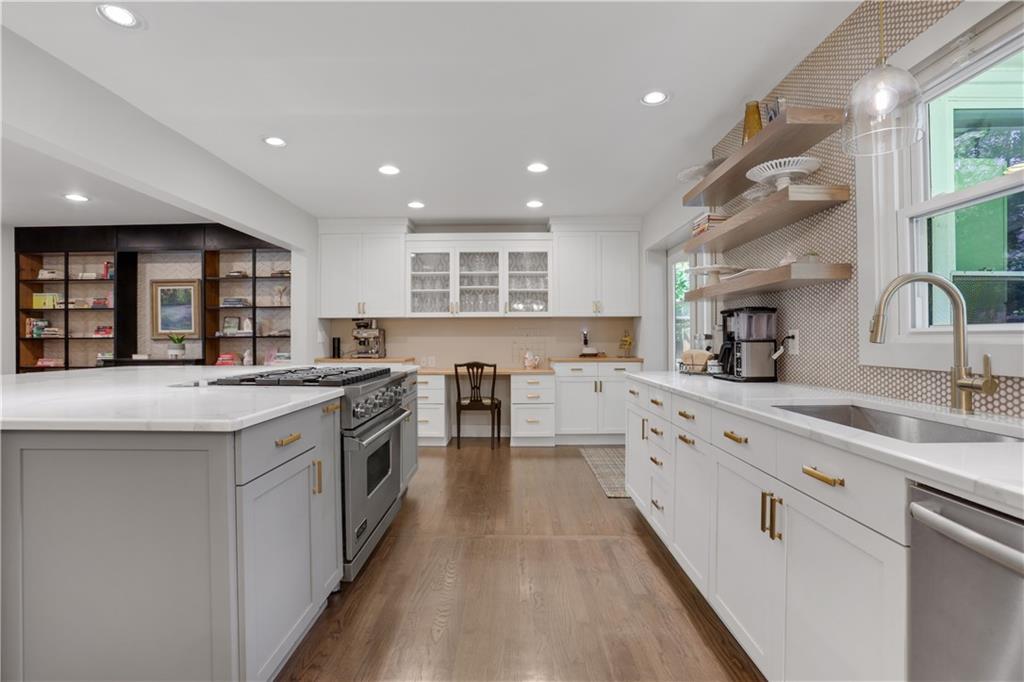 3332 Breton Court NE