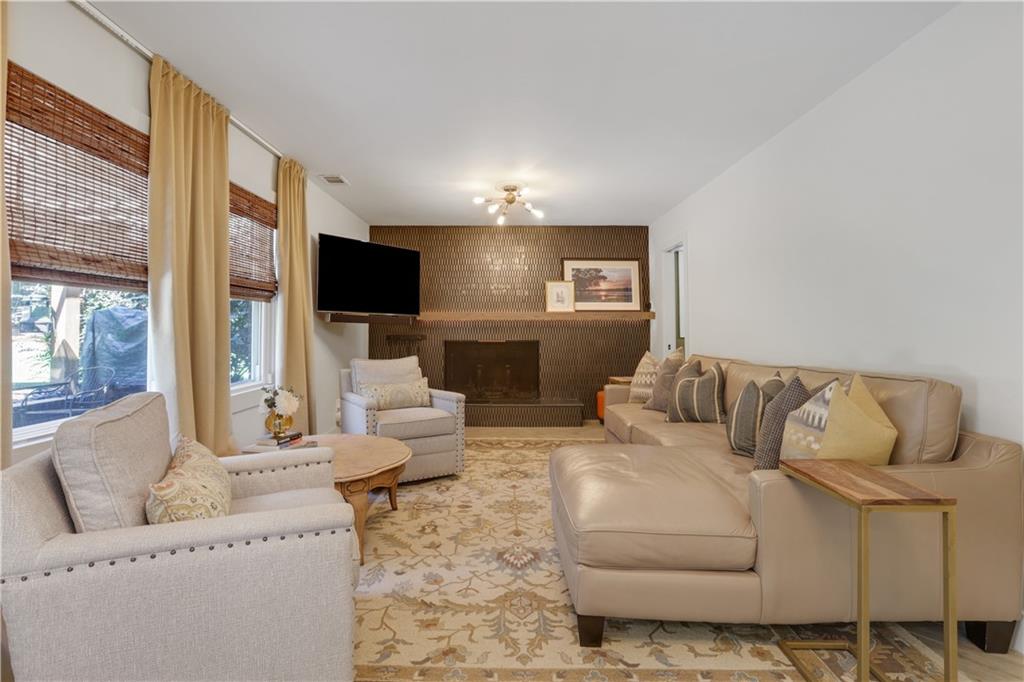 3332 Breton Court NE