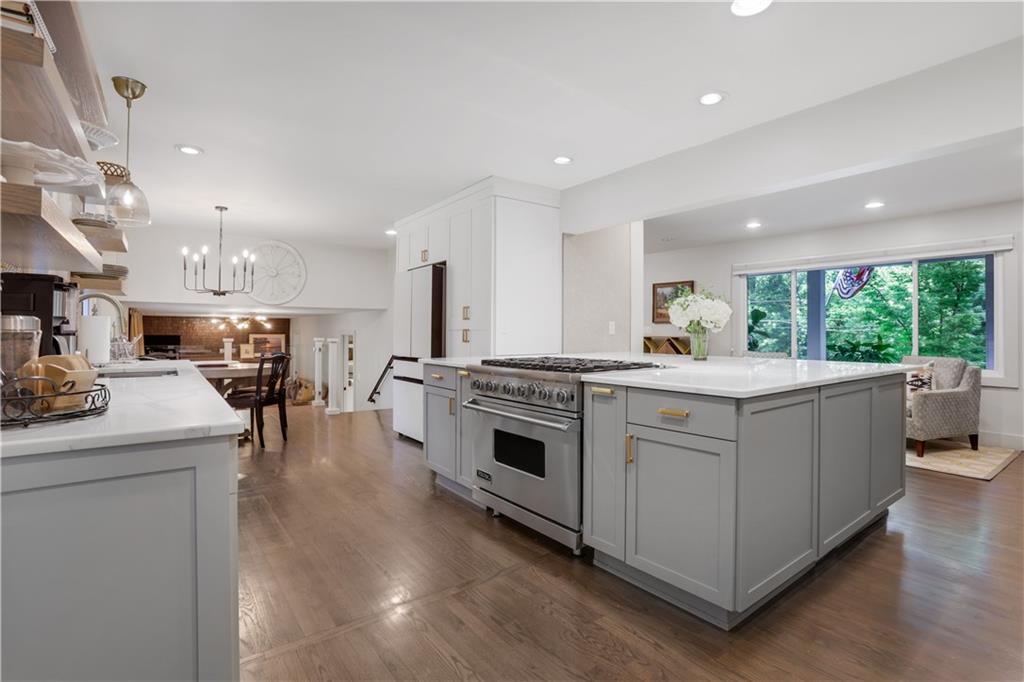 3332 Breton Court NE