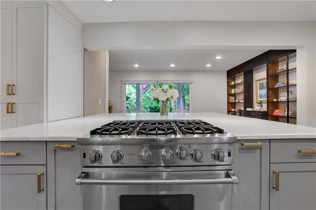 3332 Breton Court NE