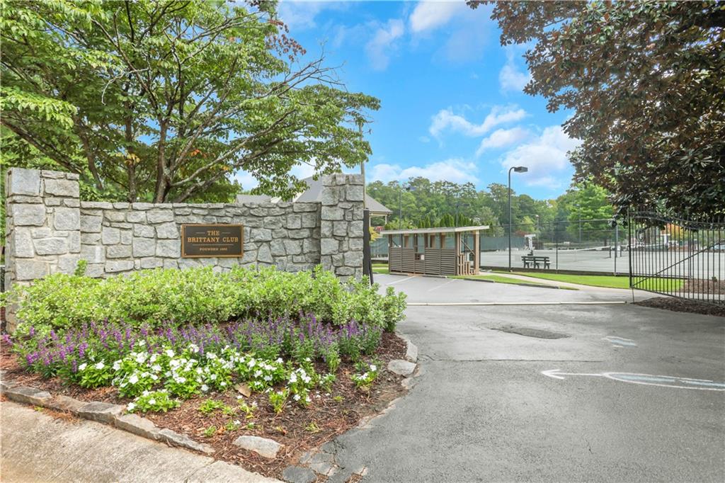 3332 Breton Court NE