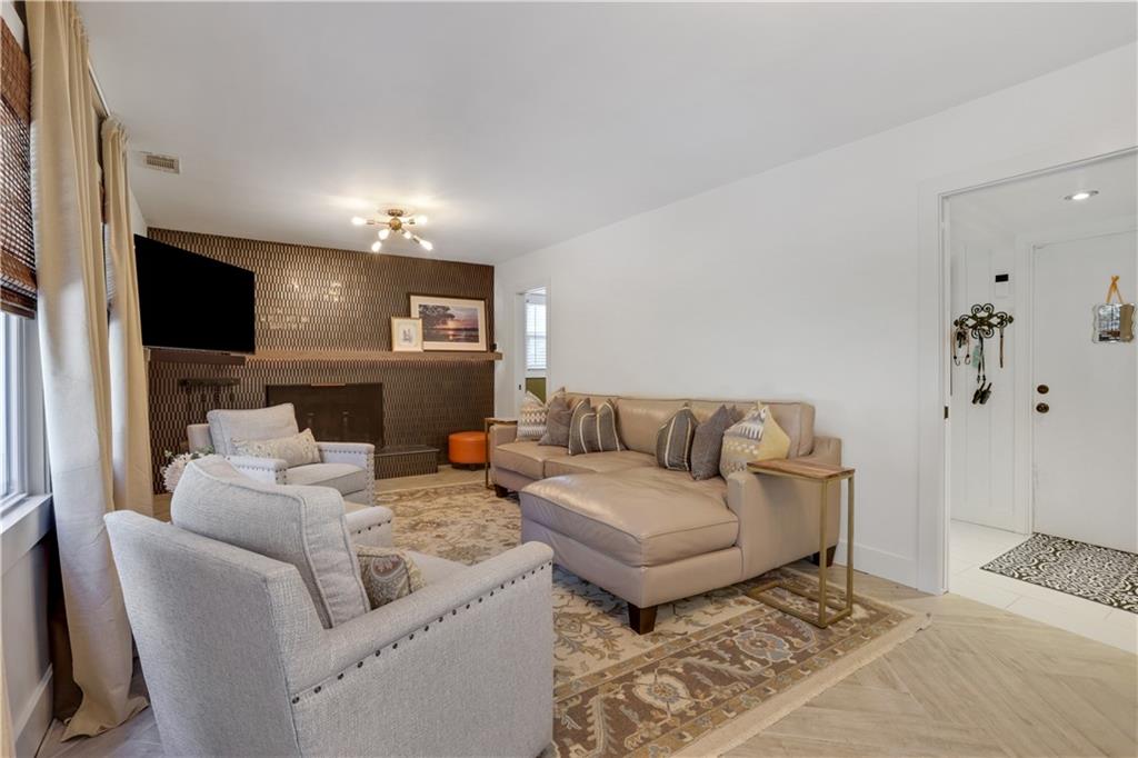 3332 Breton Court NE