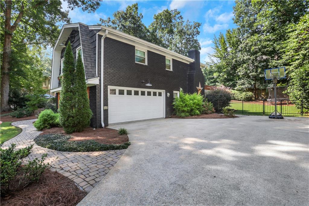 3332 Breton Court NE