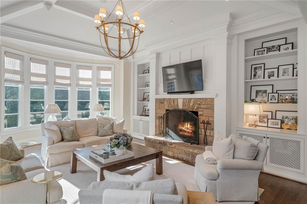 3394 Knollwood Drive