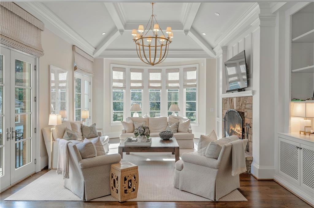 3394 Knollwood Drive