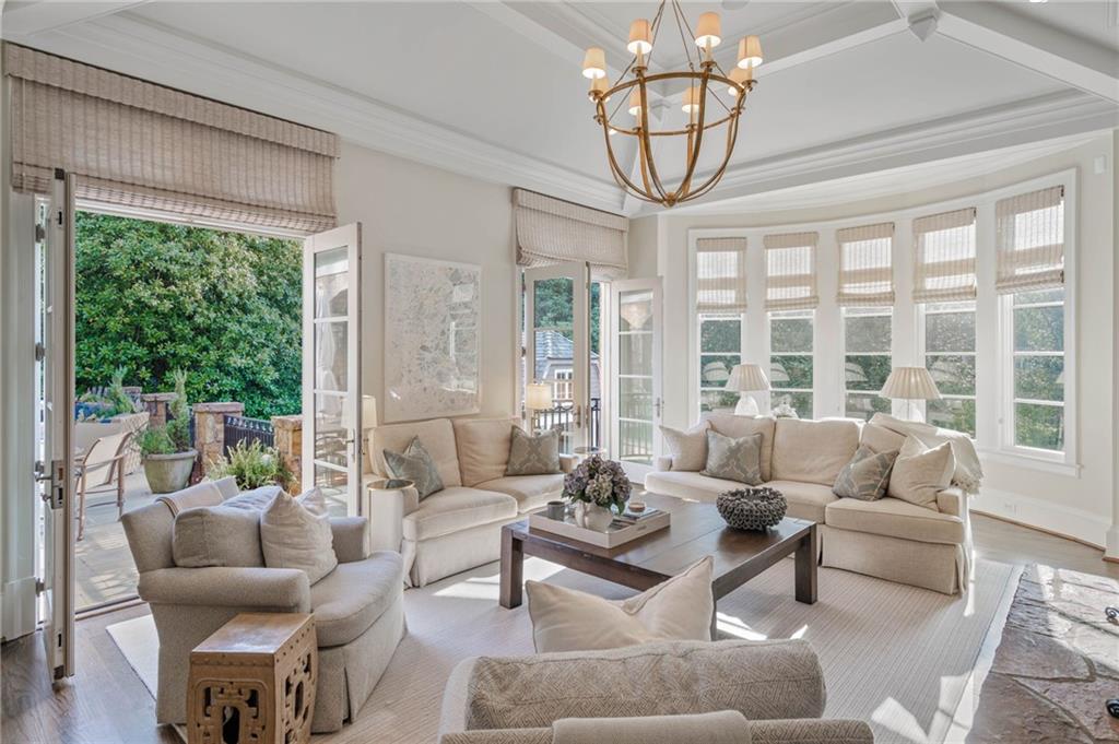 3394 Knollwood Drive