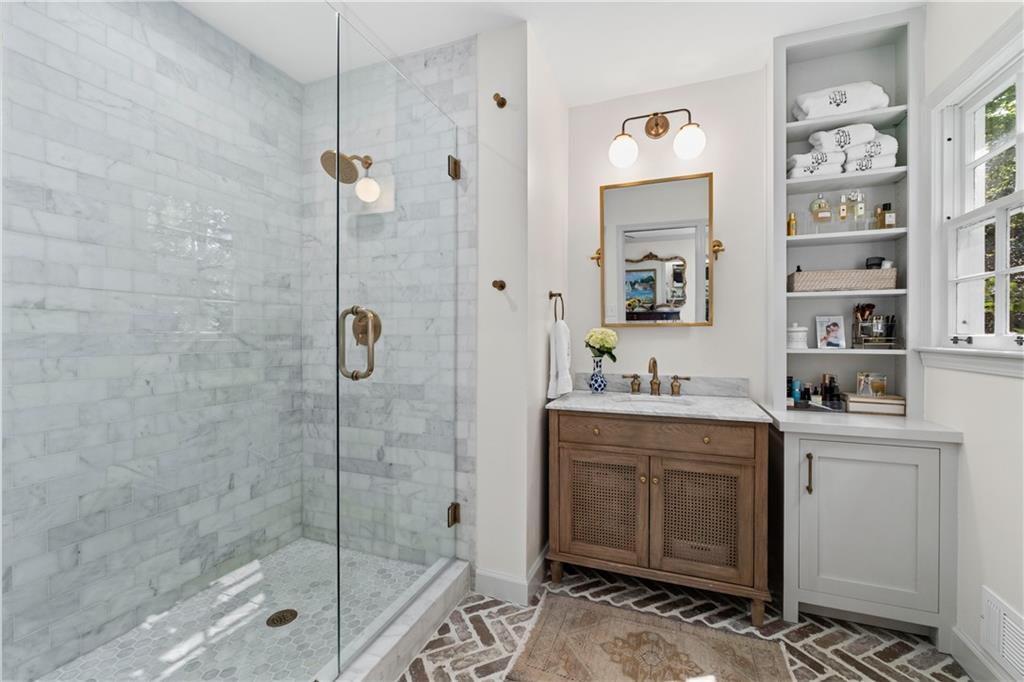 3150 W Roxboro Road NE