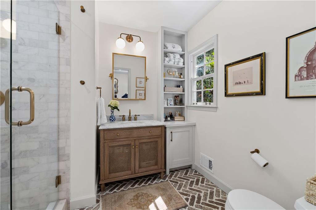 3150 W Roxboro Road NE