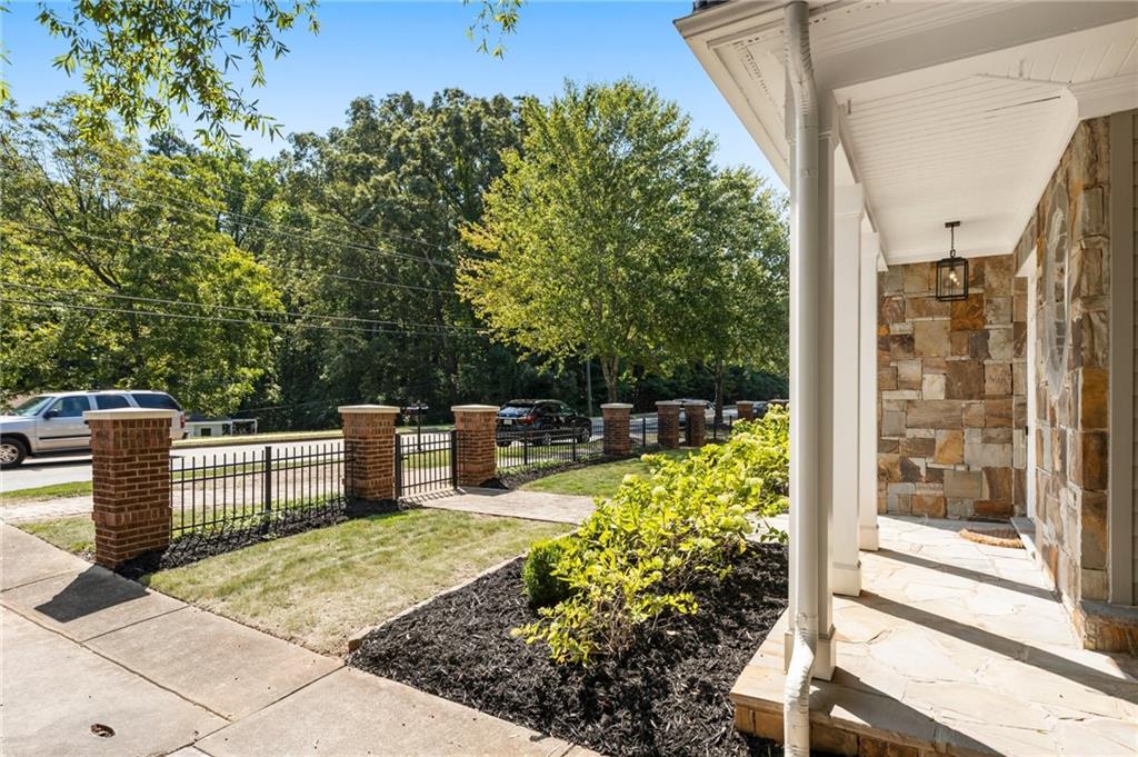 12522 Broadwell Road