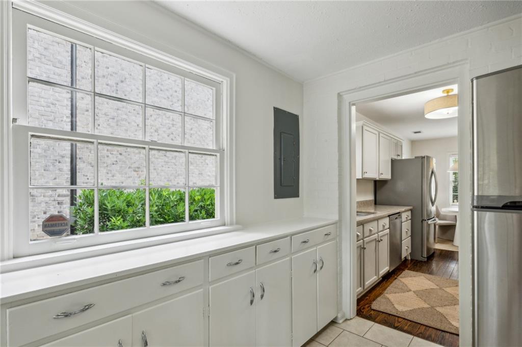 3325 Mathieson Drive NE