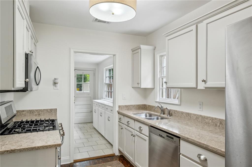 3325 Mathieson Drive NE