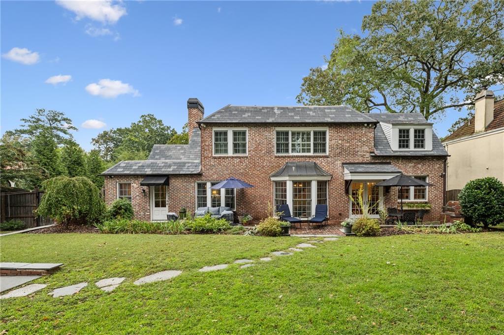 6 Brookhaven Drive NE