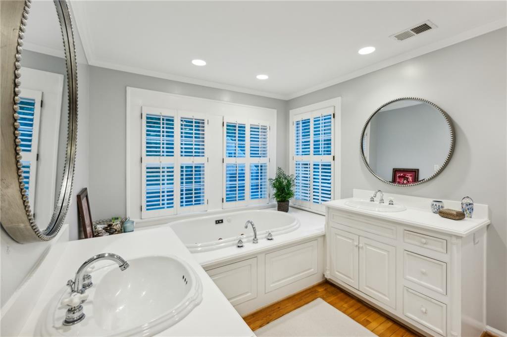 6 Brookhaven Drive NE