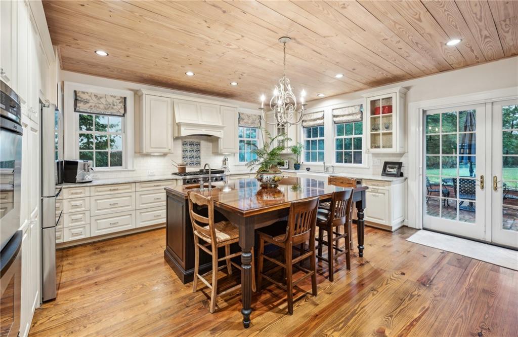 6 Brookhaven Drive NE