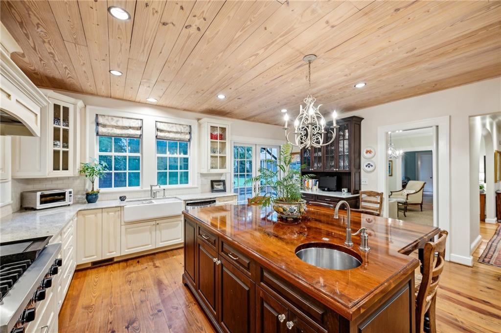 6 Brookhaven Drive NE