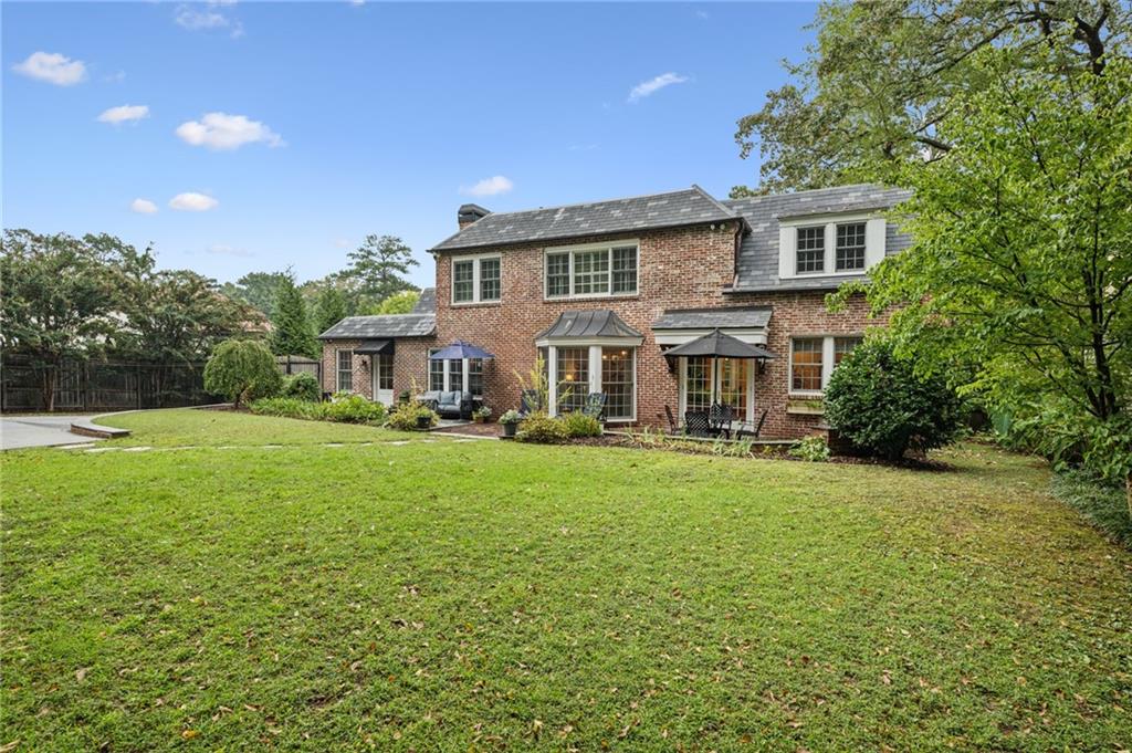 6 Brookhaven Drive NE