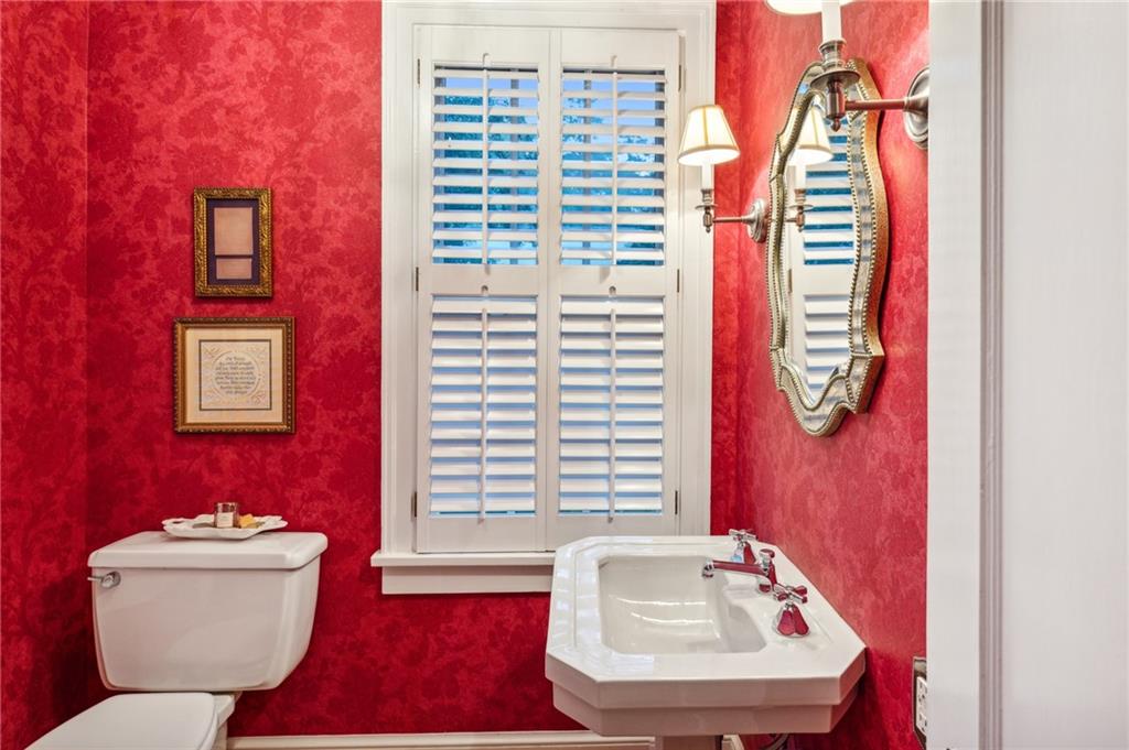 6 Brookhaven Drive NE