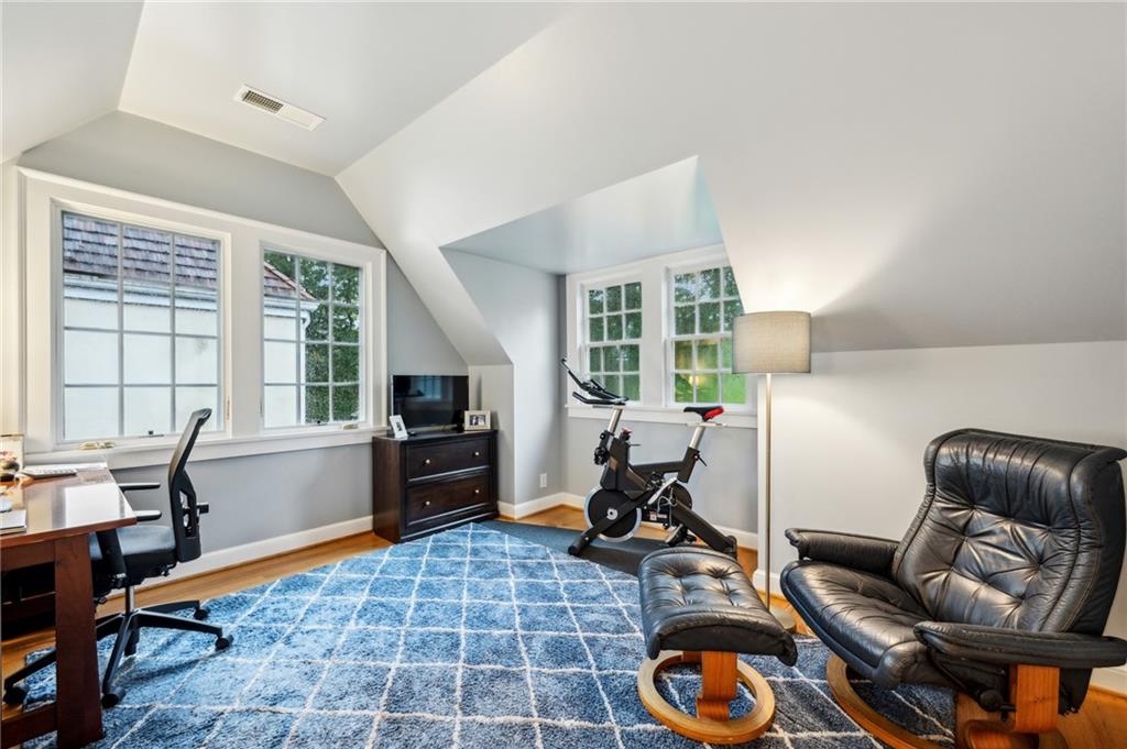 6 Brookhaven Drive NE