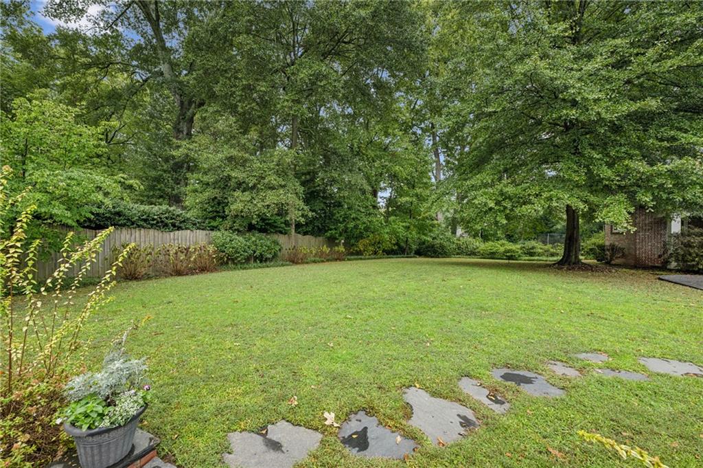 6 Brookhaven Drive NE