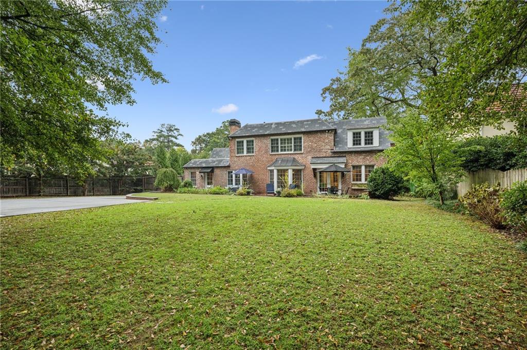 6 Brookhaven Drive NE