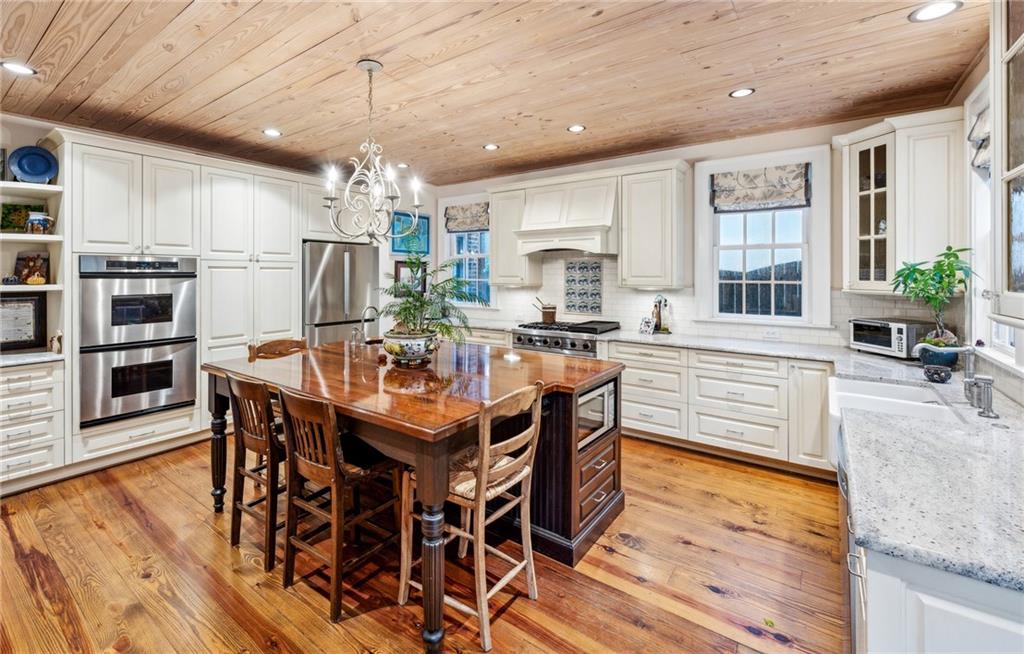 6 Brookhaven Drive NE