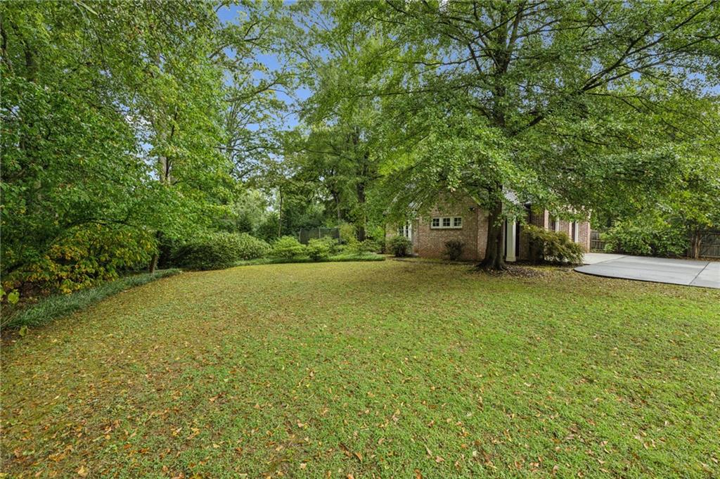 6 Brookhaven Drive NE