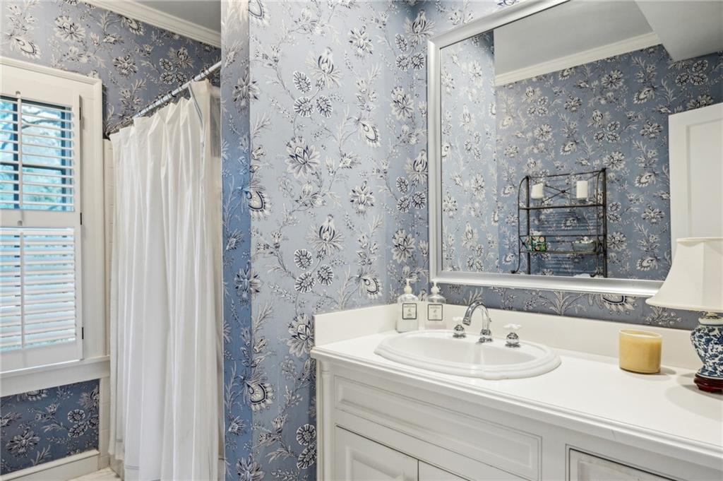 6 Brookhaven Drive NE