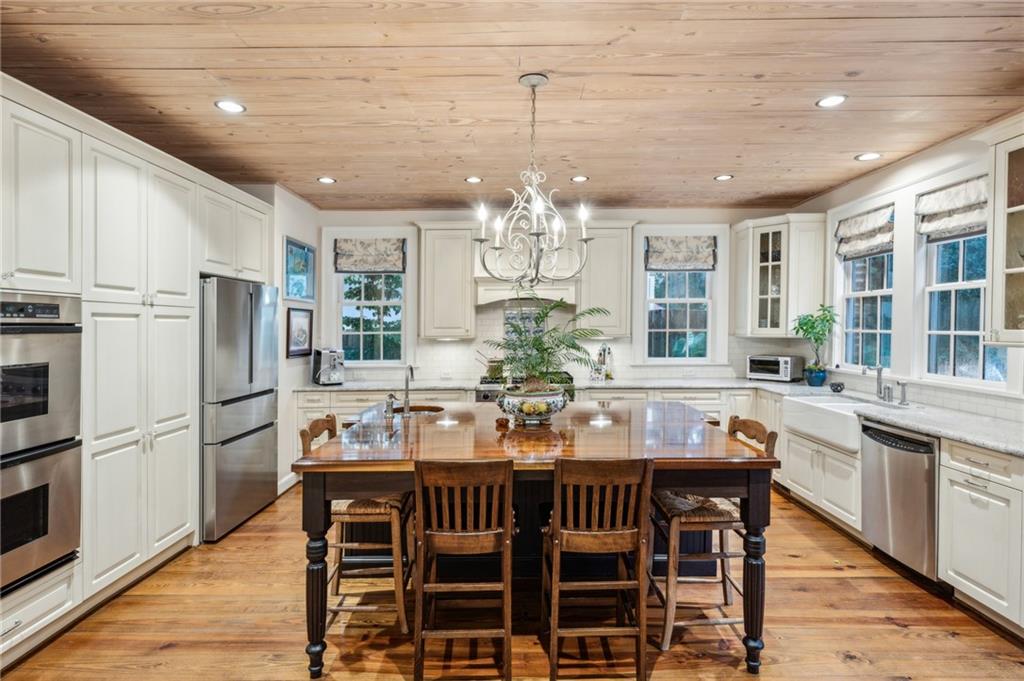 6 Brookhaven Drive NE