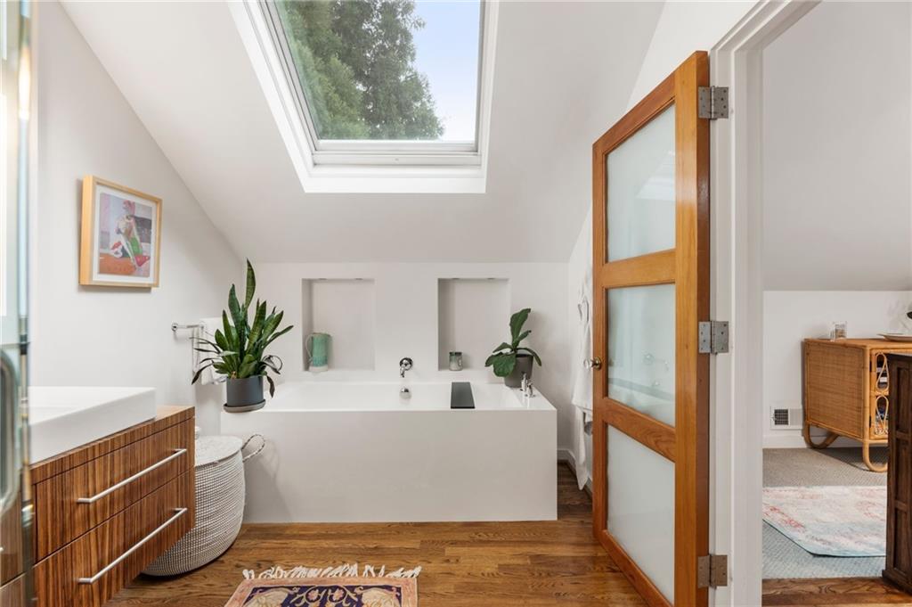 814 Highland Terrace NE