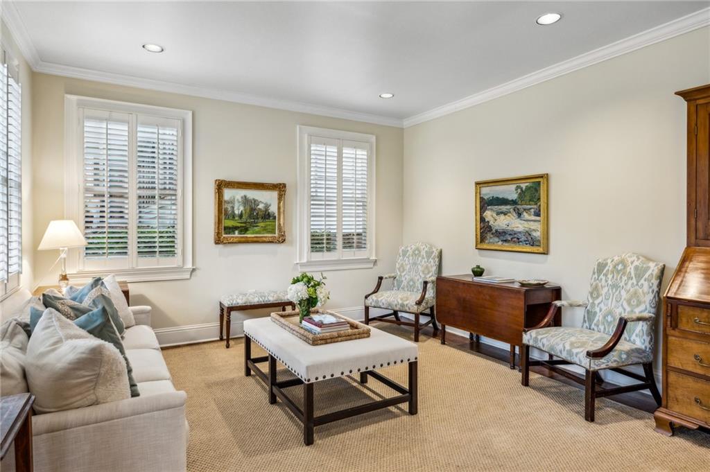 9 Roanoke Avenue NE