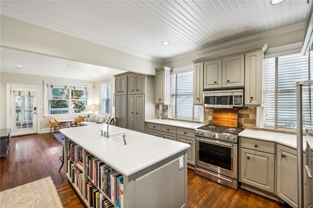 9 Roanoke Avenue NE